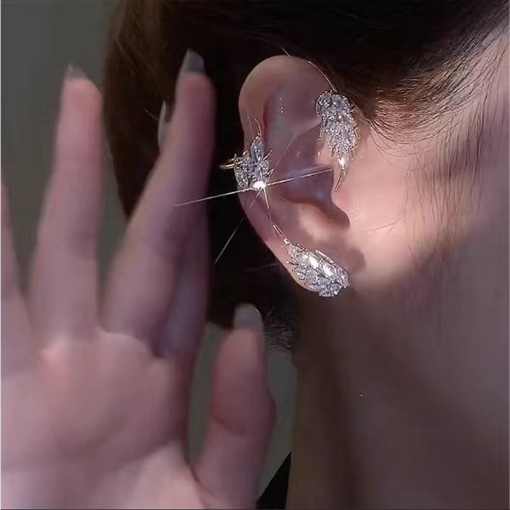 Earring Left Ear - Picture 2 of 5